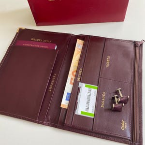 Cartier バーガンディ カードケース 1980s: Must De Cartier Vintage Travel Organizer - Passport