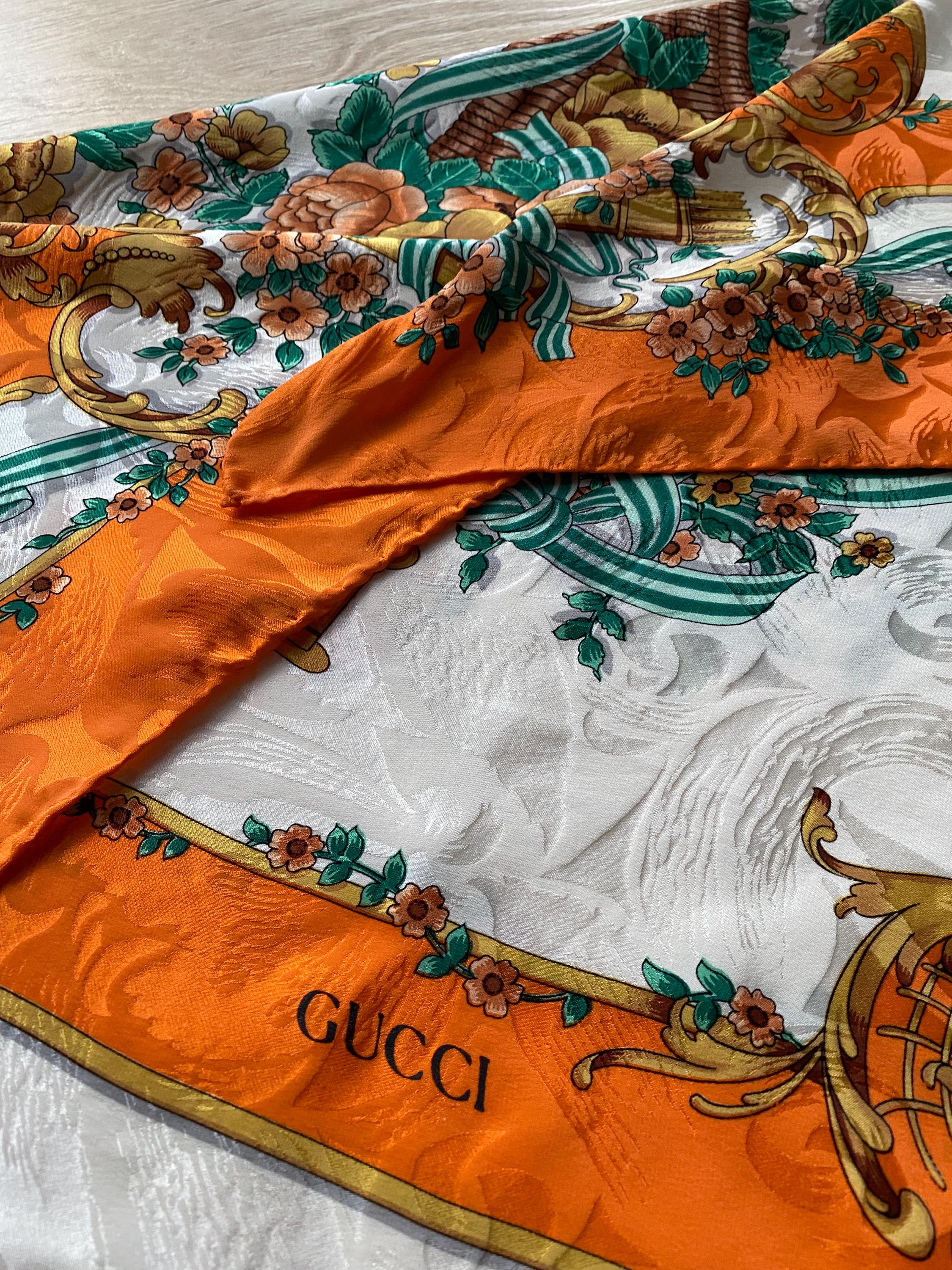 GUCCI シルク スカーフ 花柄 オレンジ ヴィンテージ グッチ シルクスカーフ オレンジ 花柄 1980年代 — 85 x