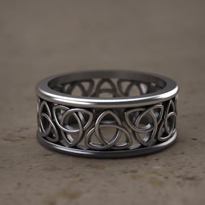 The Trinity Celtic Knot Handmade Sterling Silver Men Band Ring, The Triquetra Celtic Wedding Ring, Stackable Mythology Ring, Silver Men Gift