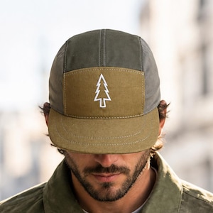 5-panels keps med tallbroderi - storlek 54-58 cm