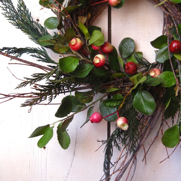 Colonial Christmas Wreath - Winter Wreath - Evergreens - Berry - Green Red