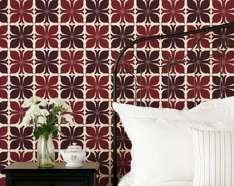 Papel pintado de azulejos de loto rojo oscuro granate: Azulejos de techo vintage autoadhesivos de estilo moderno de mediados de siglo.