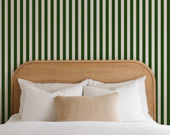 Papel pintado a rayas verdes y blancas: decoración de pared removible de estilo bohemio ecléctico.
