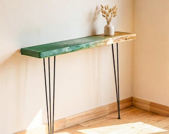 Konsola z żywym jesionem i akcentem w kolorze leśnej zieleni, nowoczesne meble do przedpokoju, stolik do przedpokoju z litego drewna