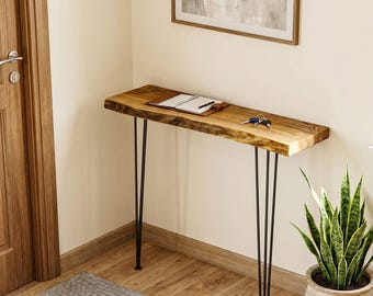 Mesa de recibidor con borde natural que llama la atención de los invitados, consola de madera maciza hecha a mano