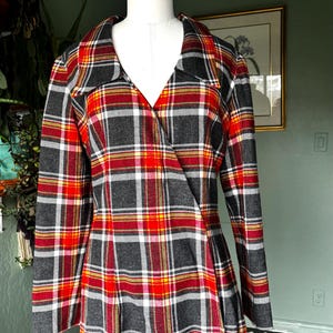 Vintage Plaid Wool Jacket / Retro Tartan Wrap Blazer