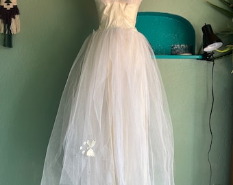 Vintage 1950s Strapless Tulle Prom Dress / Vintage Wedding Dress / Formal Gown