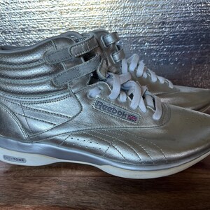 Gummi Sanselig Kejserlig Vintage Reebok Easytone Silver Hightop Sneakers Size 8 - Etsy