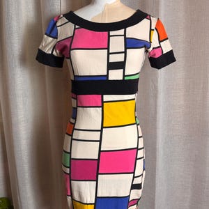 90s color block dress Cute 90s color-block rainbow dress... By La Belle Fashions Inc. Size 5. 100% rayon. Great vintage condition. Zips in the back. Lying flat... 17 1/2 armpit to armpit 13 1/2 across waist 18 1/2 hips ~32 top to bottom