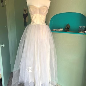 Vintage 50er Jahre trägerlos Tüll Abendkleid / Vintage Hochzeitskleid / Abendkleid