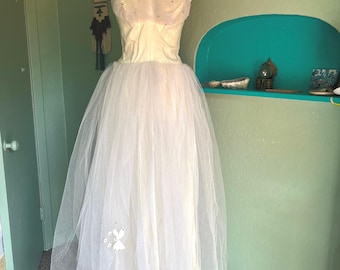 Vintage 1950s Strapless Tulle Prom Dress / Vintage Wedding Dress / Formal Gown