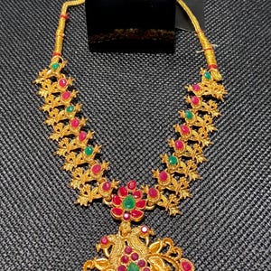 Ensemble de bijoux en or d'un gramme, pierres de rubis