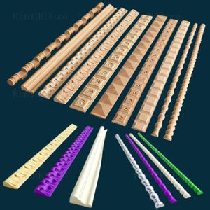 Puede incluir: Una variedad de molduras y adornos decorativos de madera y coloridos. Las piezas de madera varían en diseño, incluyendo patrones tallados y bordes redondeados. Las piezas de colores incluyen amarillo, morado, blanco, verde y plateado.