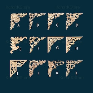 Peut inclure: Douze équerres d'angle décoratives en bois sculpté, chacune avec un design différent, sont présentées. Les équerres sont étiquetées de A à L. Le texte "KcraftkStore" est visible dans les coins. Fond bleu foncé.