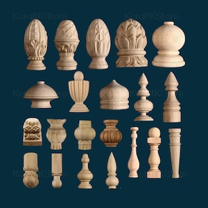 Puede incluir: Una colección de varios elementos arquitectónicos decorativos de madera sin terminar, que incluyen pináculos, urnas y detalles decorativos. Las piezas tienen diferentes formas y tamaños, con detalles tallados y un acabado de madera natural.