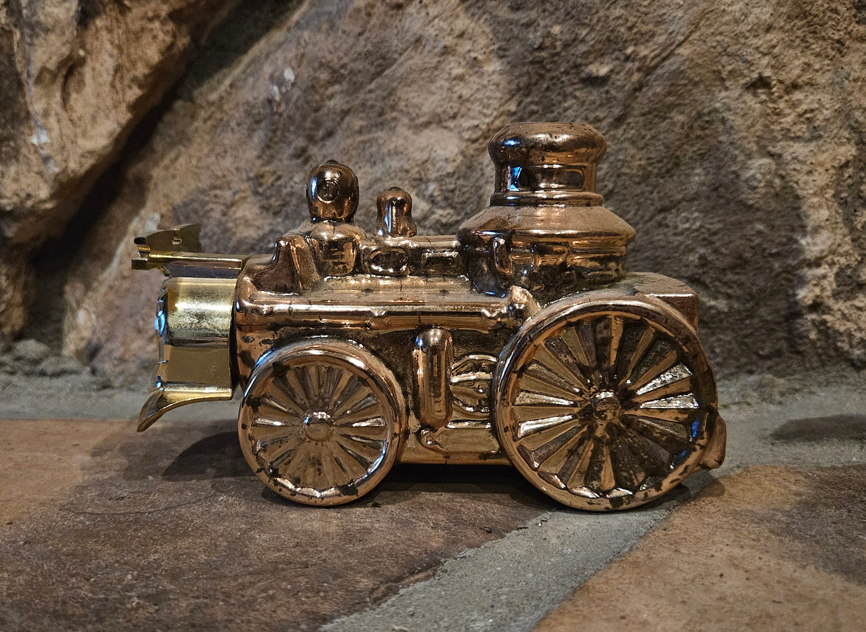 Avon First Volunteer Firefighter Tai Winds After Shave Decanter