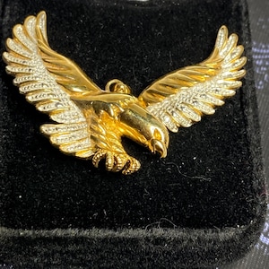 Bold Gold-Plated Eagle Pendant – Majestic Patriotic Bird Necklace Charm
