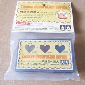 Tamiya Baking Master Decoration Powder. Three colours for that authentic baked look for your fake sweets and cookies.