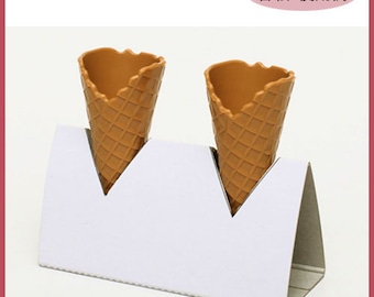 A set of 3 mini plastic wafflecones for fake ice-creams and soft serves. Please check size. Plain waffle cones by Tamiya.