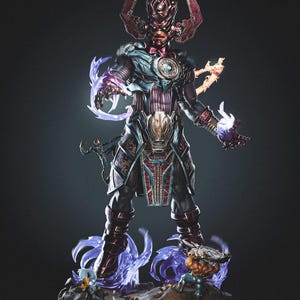Puede incluir: Una detallada figura de Galactus, un personaje de cómic, de pie sobre una base rocosa. La figura es predominantemente púrpura, azul y roja, con una armadura intrincada y un casco. La figura está rodeada de efectos de energía púrpura, con dos figuras más pequeñas en la base.