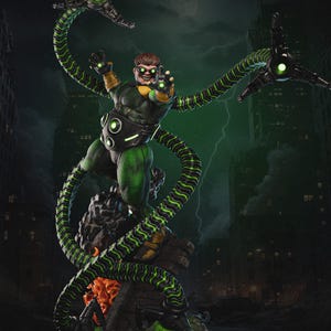 Può includere: Statua dettagliata del Dottor Octopus, un cattivo dei fumetti, in una posa dinamica. La figura è vestita con un abito verde e nero con quattro tentacoli meccanici. I tentacoli hanno accenti verdi luminosi. Lo sfondo presenta un paesaggio urbano con un cielo tempestoso.