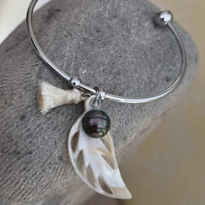 bracelet acier breloques et perle de Tahiti