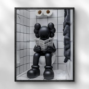 トイレで新聞を読むKAWSのウォールアート、黒いKAWSのフィギュアプリント、ミニマリストKAWS、Hypebeast Toys、バスルームの装飾、面白いKAWSのポスター