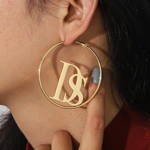 Pendientes de letras personalizados, pendientes de aro con nombre personalizado, pendientes de acero inoxidable personalizados hechos a mano, regalo para mujer.
