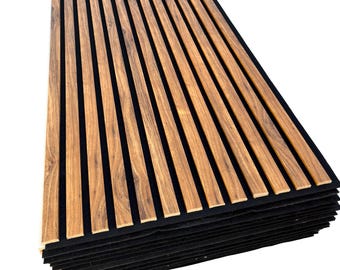Panel de pared de listones de madera color marrón sellado: Diseño acústico de interiores