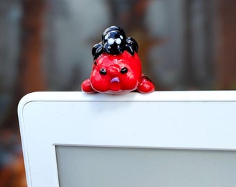 Kawaii Spider Baby Hipper, Tiny Handmade Halloween Adhesive Phone Peeker, Decorative Monster Mini Figure, Cute Spooky Web Phone Buddy