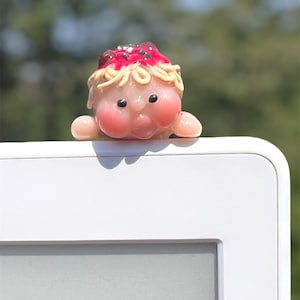 Kawaii Spaghetti Baby Hipper, Tiny Pasta Handmade Phone Charm, Decorative Food Mini Figure, Adhesive Clay Peeker, Cute Dinner Phone Buddy