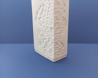 Jarrón vintage de porcelana bisque AK Kaiser, diseño de fósil de amonita