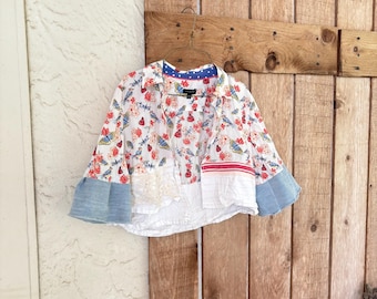 Återvunnen lapptäcke Fågeljacka: Boho Cropped Skjorta - S/M