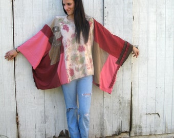 Poncho personalizzato realizzato con t-shirt riciclate: abbigliamento boho originale e di recupero