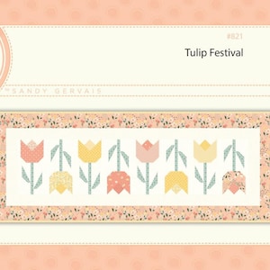 Peut inclure: Un modèle de courtepointe représentant une rangée de tulipes colorées avec une bordure florale. Le modèle est intitulé "Tulip Festival" et provient de la collection "Pieces From My Heart" de Sandy Gervais.