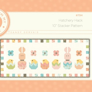 Peut inclure: Un modèle de courtepointe empilable de 25 cm de côté avec une rangée de lapins, de poussins et de fleurs. Le modèle s'intitule "Hatchery Hack" et provient de la collection "Pieces From My Heart" de Sandy Gervais.