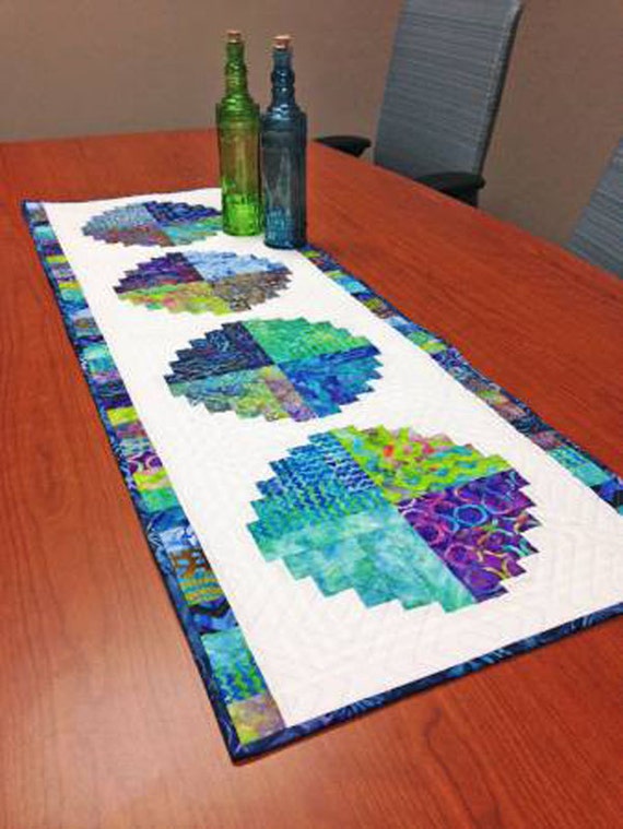 Roundabout Table Runner Quilt Pattern Cut Loose Press Etsy