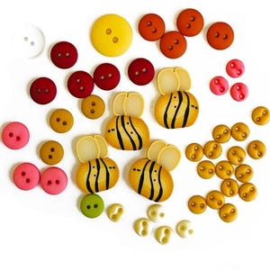 On Wander Lane - Honeybee Hollow Button Pack, Art to Heart 10625, Specialty Buttons Nancy Halvorsen, Just Another Button Company