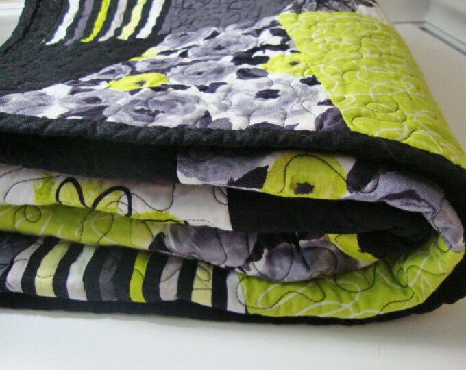 King Bed Runner, Lime and Gray Bed Runner, Tumbler Quilt, Quilt Set for