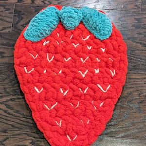 Strawberry Kinderzimmer Teppich - Baby Krabbeldecke, Häkelteppich, Erdbeer Teppich, Kinderzimmer Teppich.