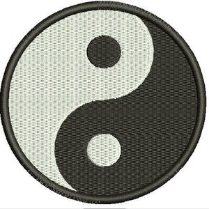 Puede incluir: Un símbolo yin yang blanco y negro con un borde gris oscuro. El símbolo es circular y tiene una apariencia texturizada.