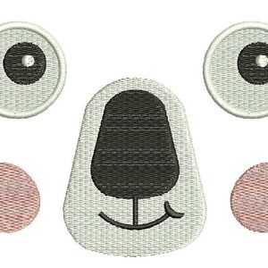 Könnte beinhalten: Gesticktes Hunde-Gesicht-Design mit zwei schwarz-weißen Augen, einer schwarzen Nase und zwei rosa Wangenkreisen. Das Design ist mit weißem und schwarzem Garn gefertigt, ideal für ein Bastelprojekt.
