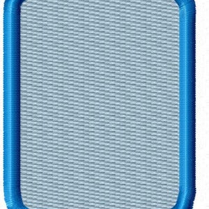 Puede incluir: Un parche rectangular con una textura tejida azul claro, enmarcado por un borde grueso, redondeado y azul brillante. El dise&ntilde;o tiene una apariencia sutil y texturizada, adecuado para proyectos de bordado o apliques.