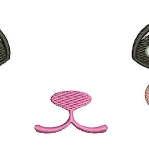 Può includere: Design ricamato di un volto di animale dei cartoni animati, con grandi occhi neri con ciglia, guance rosa e un naso rosa. Il design è su sfondo bianco, adatto a vari progetti artigianali.