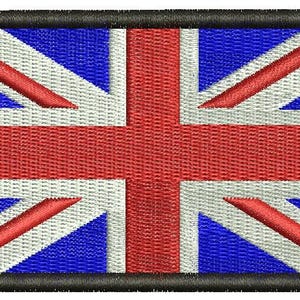 Peut inclure: Écusson brodé représentant le drapeau du Royaume-Uni, l'Union Jack. Le motif comprend des éléments rouges, blancs et bleus, avec une bordure noire. L'écusson est de forme rectangulaire.