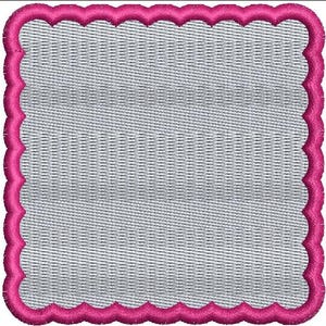 Puede incluir: Un cuadrado blanco con un borde rosa festoneado. El cuadrado está hecho de una tela texturizada.