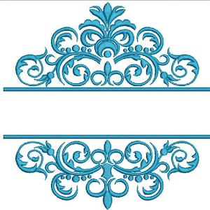 Könnte beinhalten: Türkisfarbenes, verziertes Stickdesign mit symmetrischen Blumen- und Scrollmustern. Das Design hat eine horizontale Leiste über und unter einem zentralen offenen Bereich, ideal für Personalisierungen. Der Stil erinnert an Vintage- oder klassisches Design.