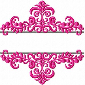 Könnte beinhalten: Ein leuchtend pinkfarbenes Stickmuster mit kunstvollen Schnörkeln, Blättern und Perlen. Das Design ist durch eine horizontale graue Linie in zwei Abschnitte unterteilt, ideal für Text. Das Thema ist dekorativ und verspielt.
