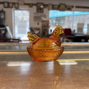 Miniature Amber Hen on Nest LE Smith Broken Tail