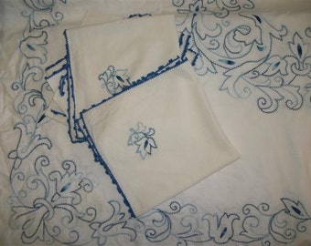 Vintage Hand Embroidered Square Table Cloth and 6 Napkins.